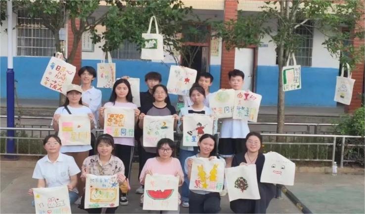 ͬСF꠸С벢e̽lչ·