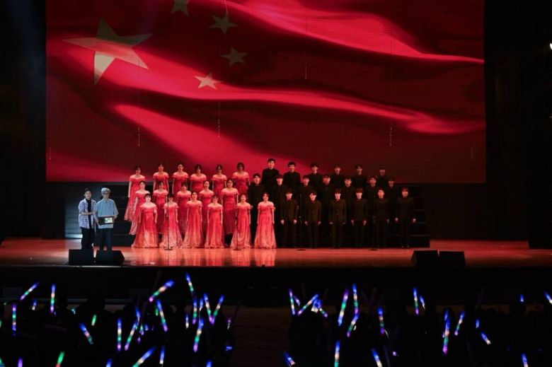 ӛvʷͦߓ(dn)(dng)ꖷ(w)(du)_չtɫ}