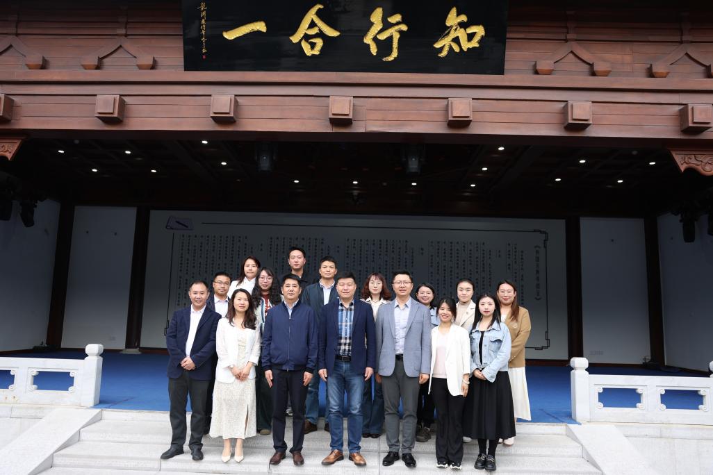 Ӱ́(chung)չòУI(y)LУѕQù³ У̎F_չW(xu)(x)