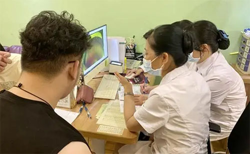 W찾ҹˢ֙C ۾ͻȻб