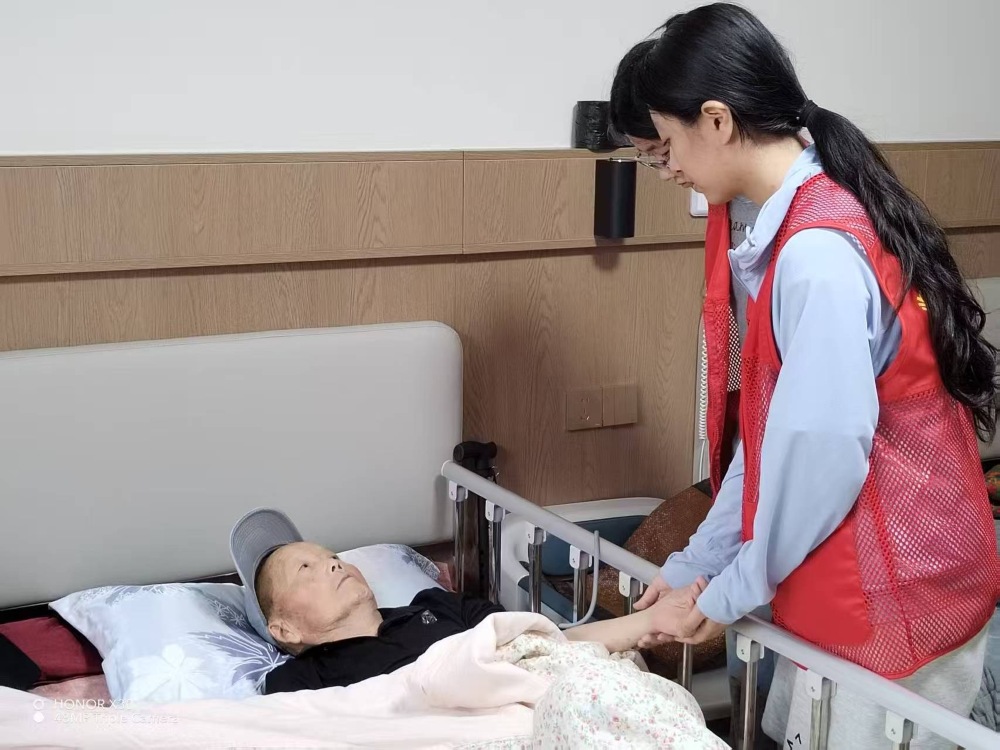 ԥt(y)W(xu)ԺR}hl(xing)ӷ(w)`ЈF(tun)־ԸM(jn)