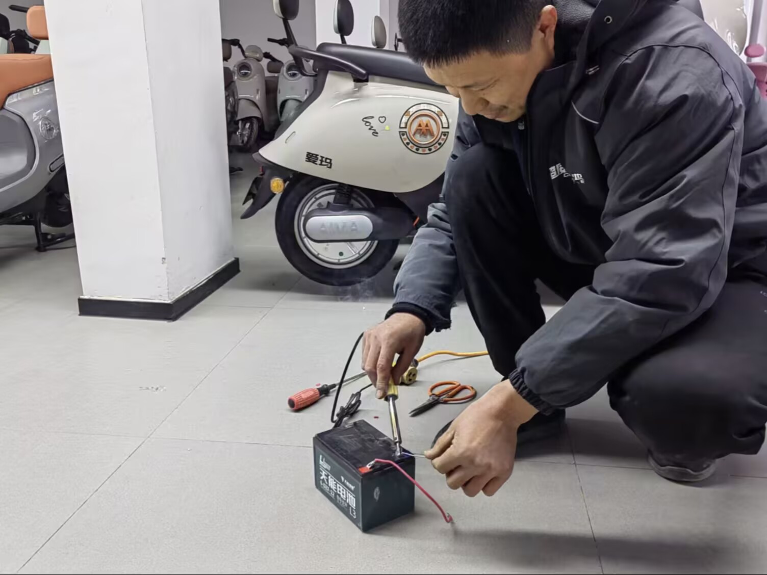 hС{(dio)ЈF(tun)M(jn)늄(dng)܇Mbһ̽aFW