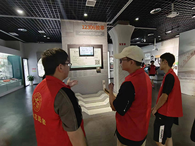 ɽ㣬(mng)QL(zhng)W(xu)(hu)(sh)`(du)ɽ^