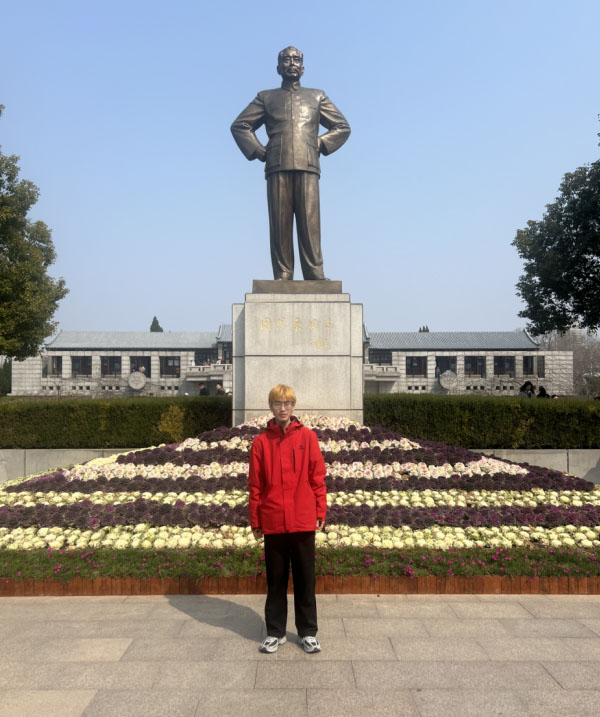 KWZWԺ{ЈFܶo^:̽tɫĻĄ(chung)·