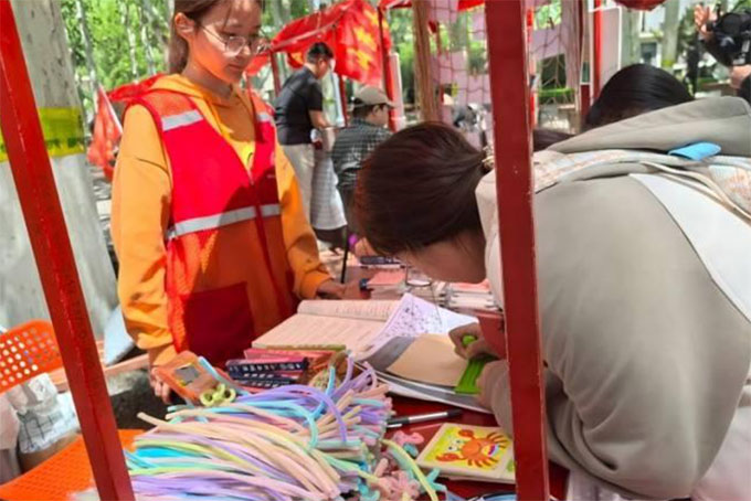 ɽ|WWӢɹekcУLмsxΈ@