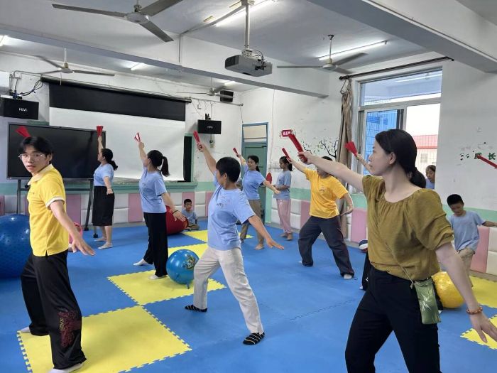 Ӱ⣺־Ը֮·cǡͬеĜů̶