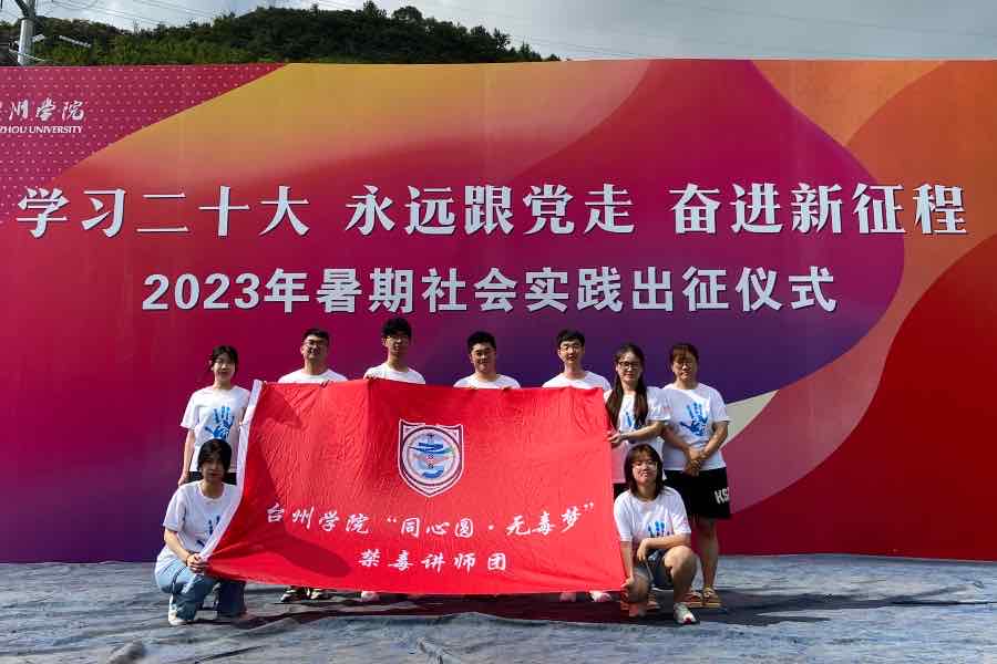 ഺӭ\  RĹ `FꠈAM΄