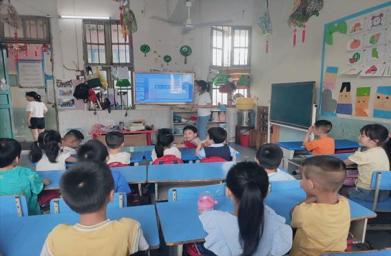 £ǰУϾW(xu)ŮӌW(xu)ԺΞ֮⡱ɏVС(du)(hu)(sh)`}(dng)