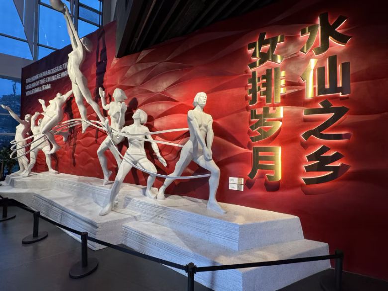 ˮ֮lŮ࣬ ߳·ഺ}С`MŮžչʾ^