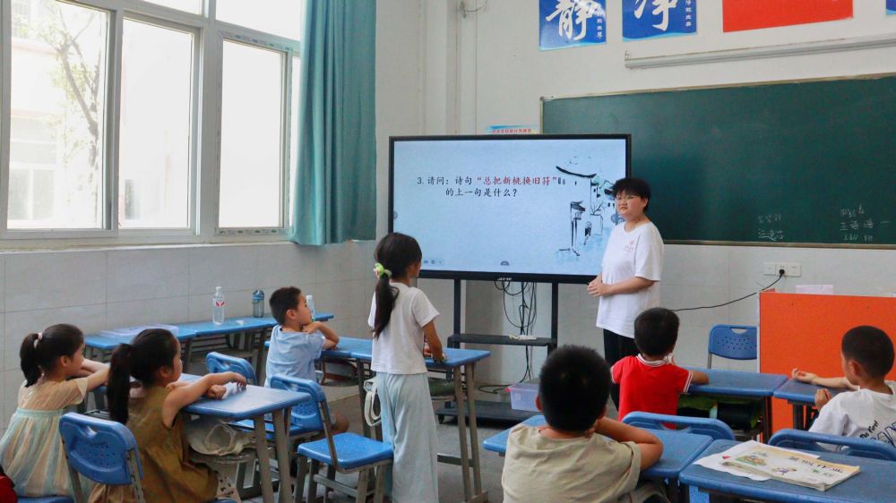 ϷʴW(xu)W(xu)ӸСR(zhn)_չ(hu)(sh)`sm(x)A}Ļ