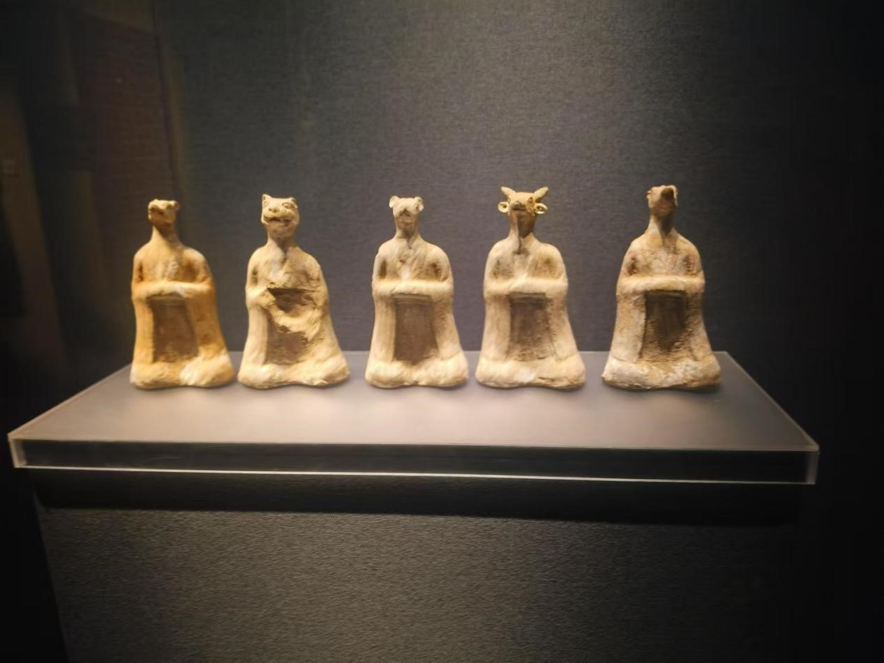 չIWWӷl̽ݹ퍣КvʷLA