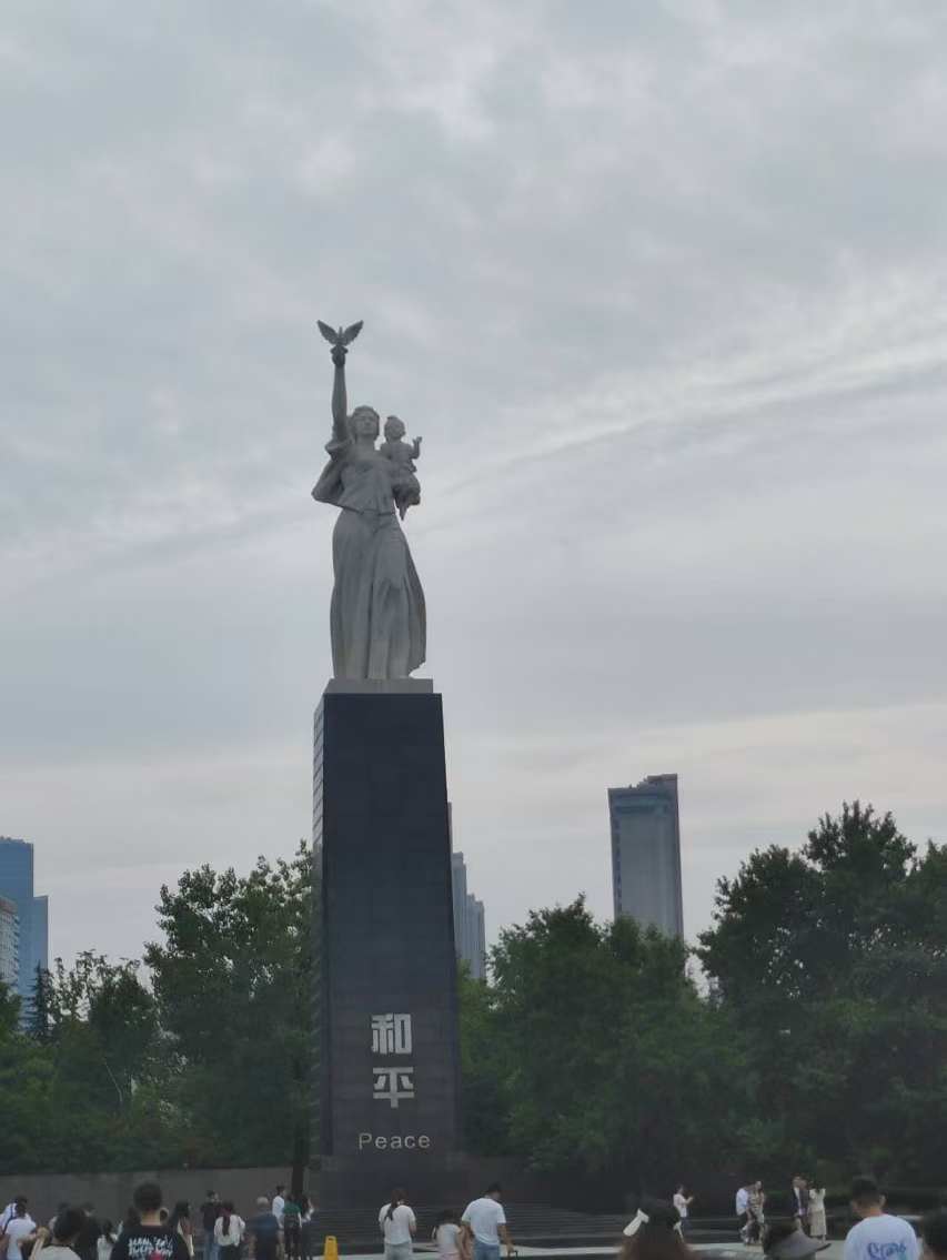 和平雕塑
