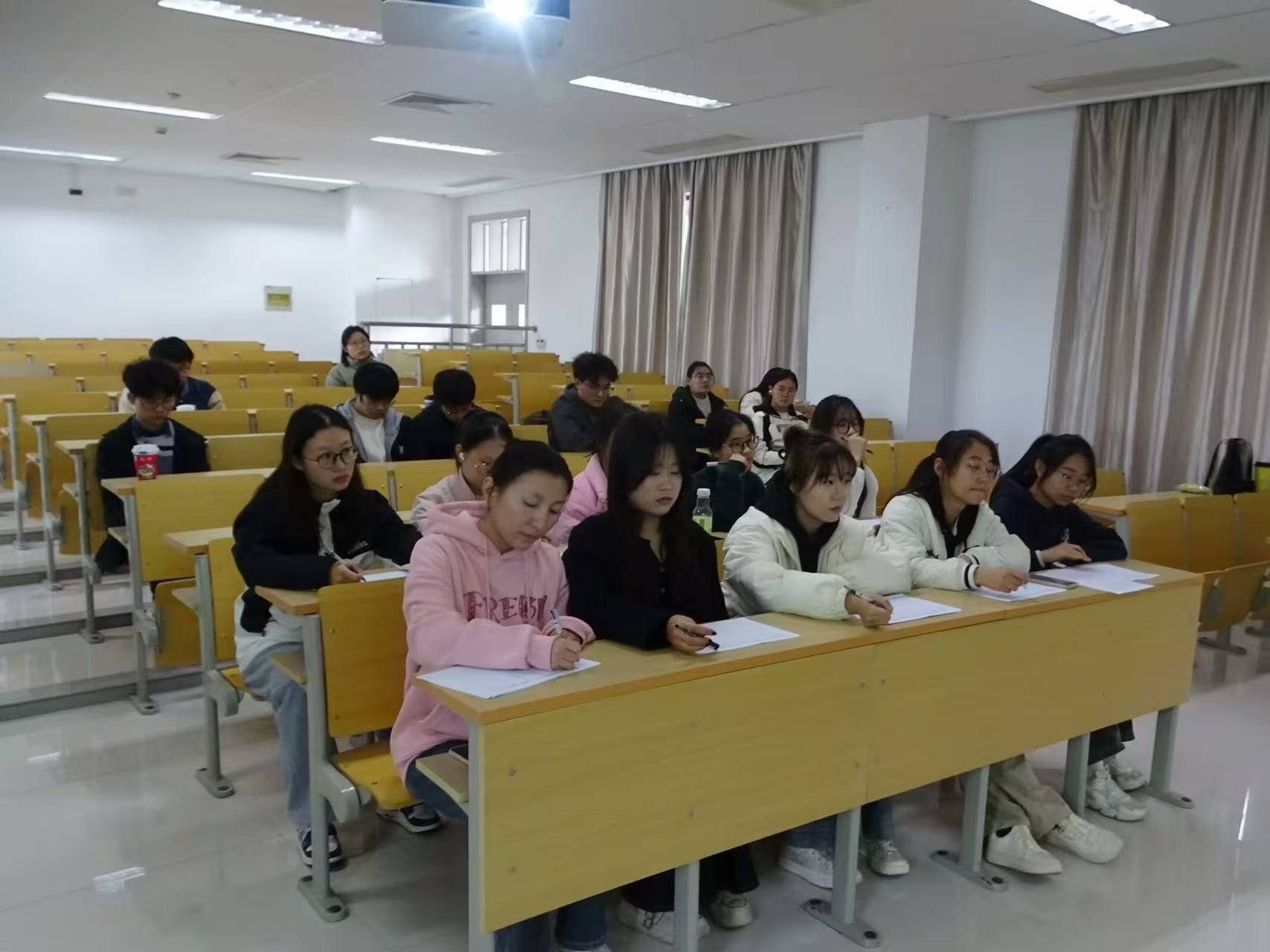 (sh)W(xu)ԺekbŽ񣬡?dng)?sh)fL(fng)Avِ