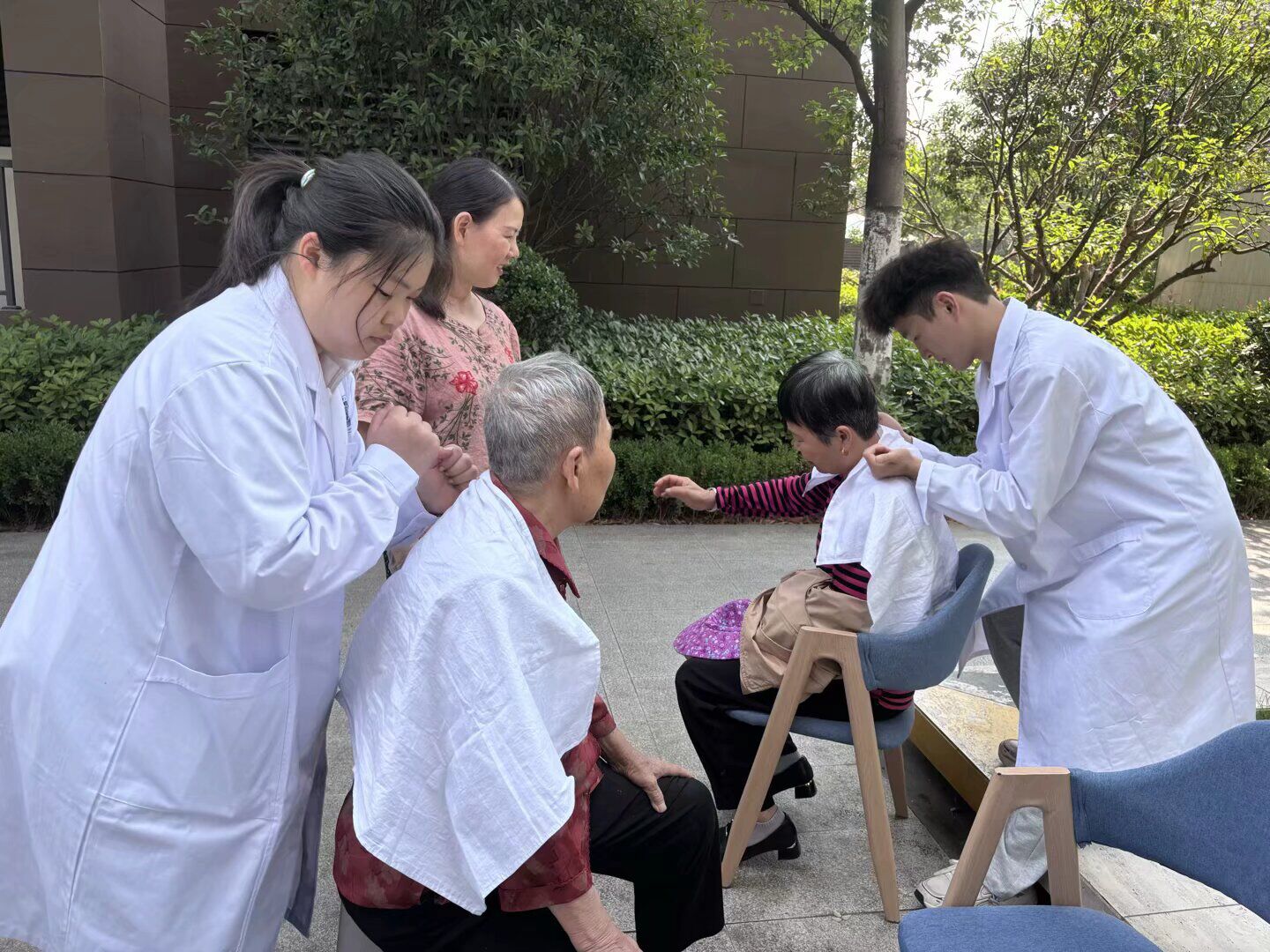 °t(y)W(xu)W(xu)硰ͬС}x\AMY(ji)