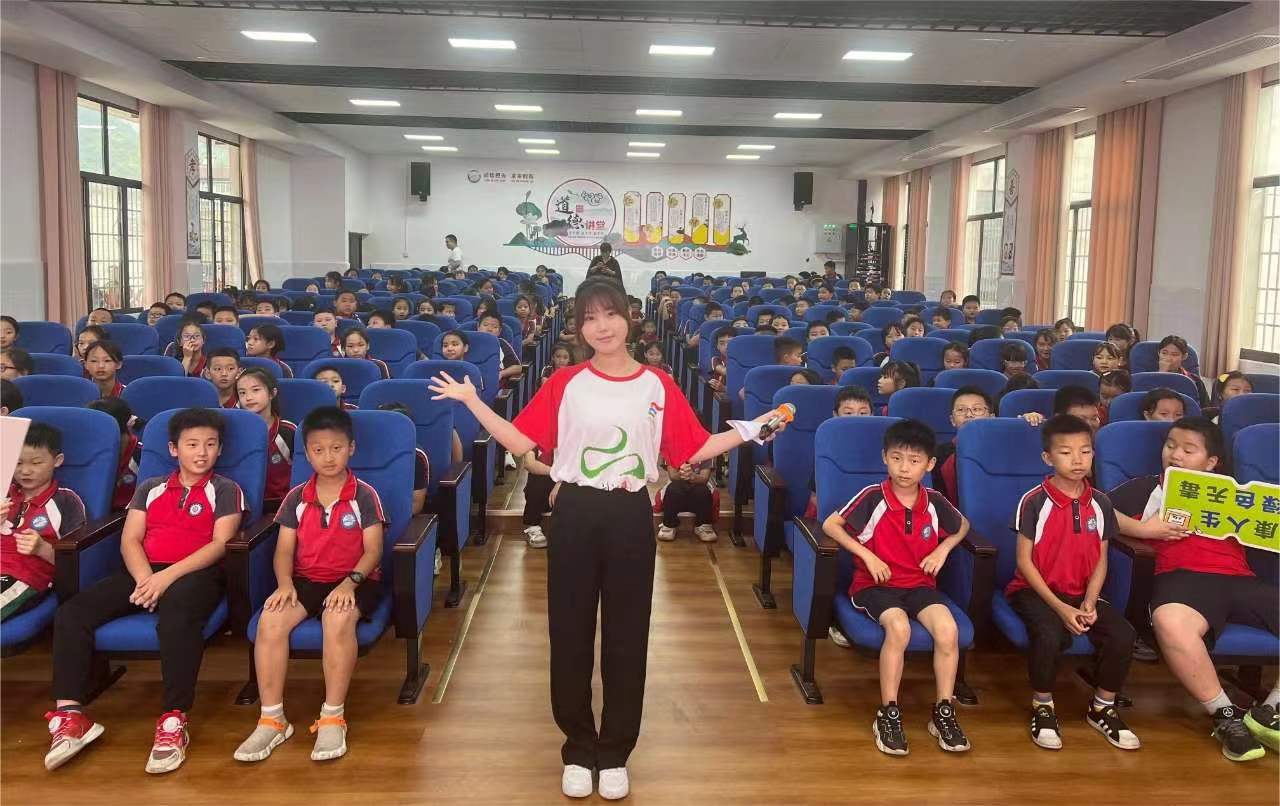 ״W־ԸՈFνηoഺѳL