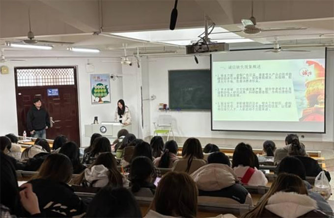 ýg(sh)W(xu)Ժ_չͬһ\}˼n}