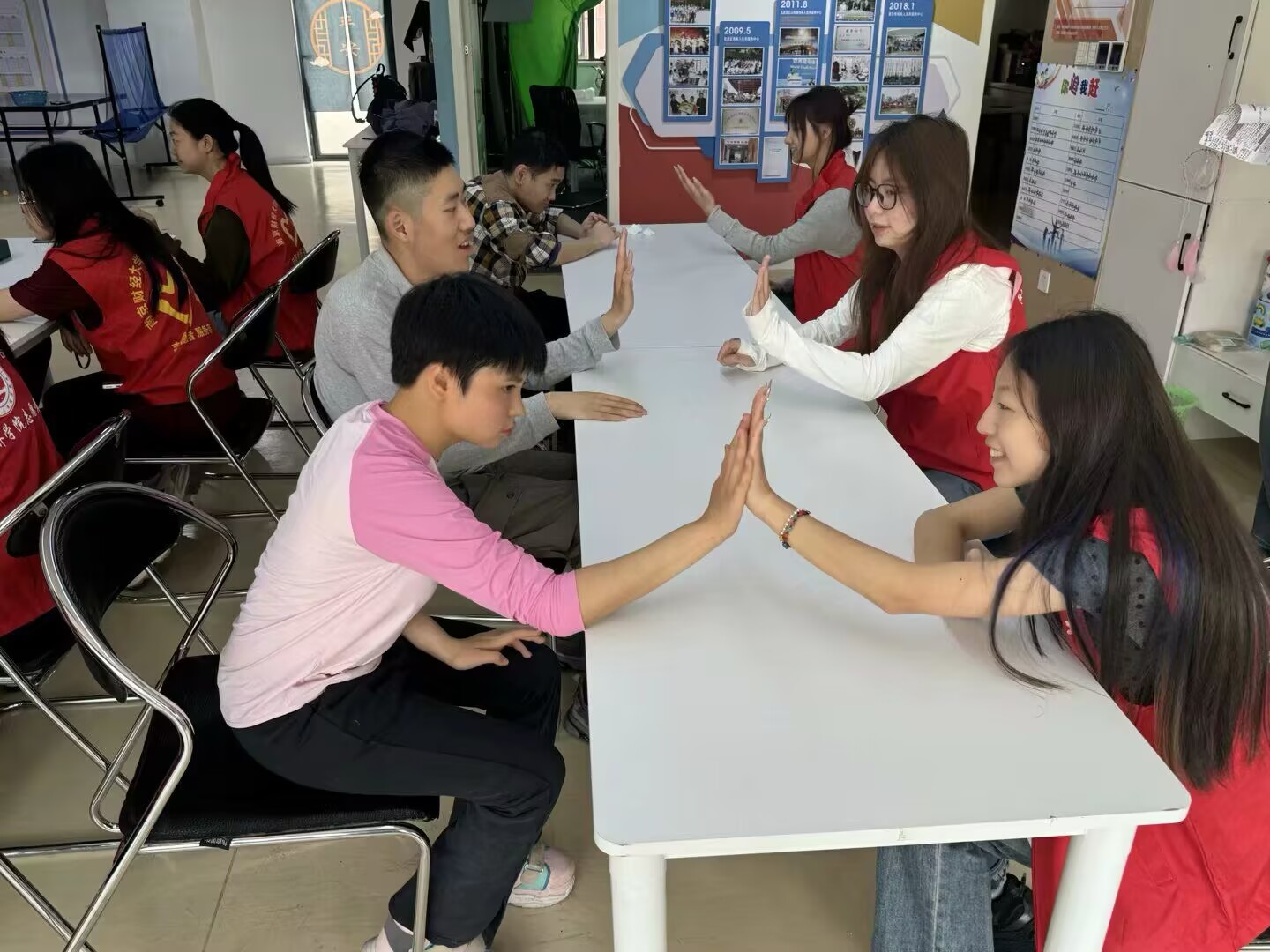 Ͼؔ(ci)(jng)W(xu)У^(q)(jng)(j)W(xu)Ժ껨_չ؛}־Ը(dng)