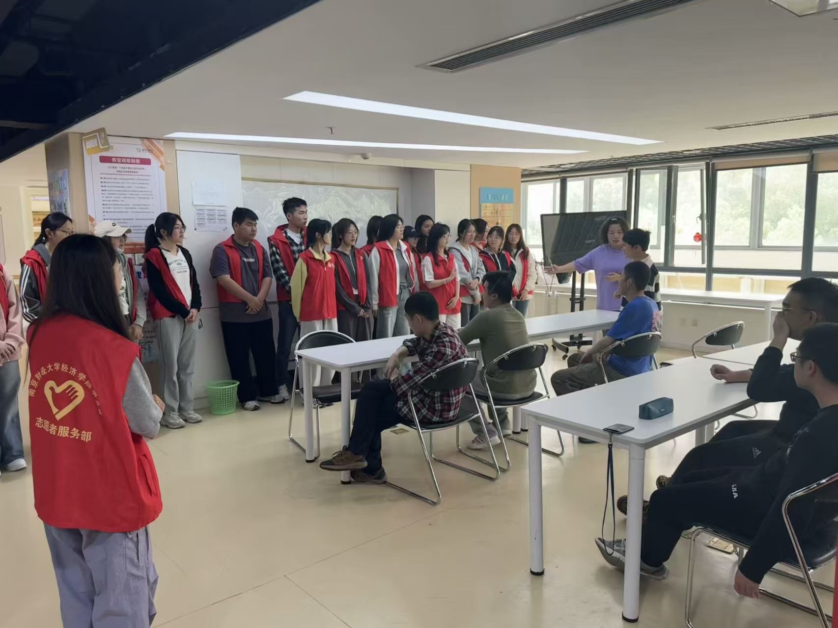 Ͼؔ(ci)(jng)W(xu)У^(q)(jng)(j)W(xu)Ժ껨_չ(sh)f(shu)y(tng)P(gun)(i)־Ը(w)(dng)