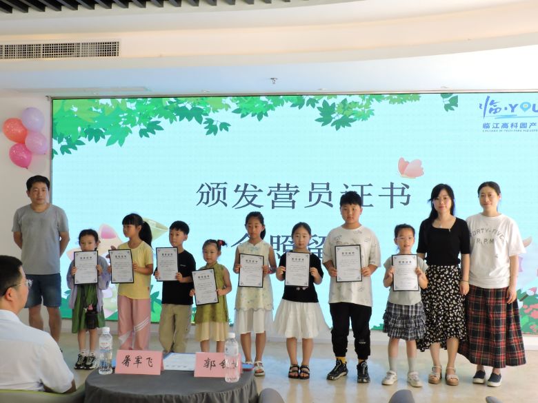 LͯСRYOUNGһģͯ2025R߿ƈ@a(chn)I(y)^(q)I_IxʽAMĻ