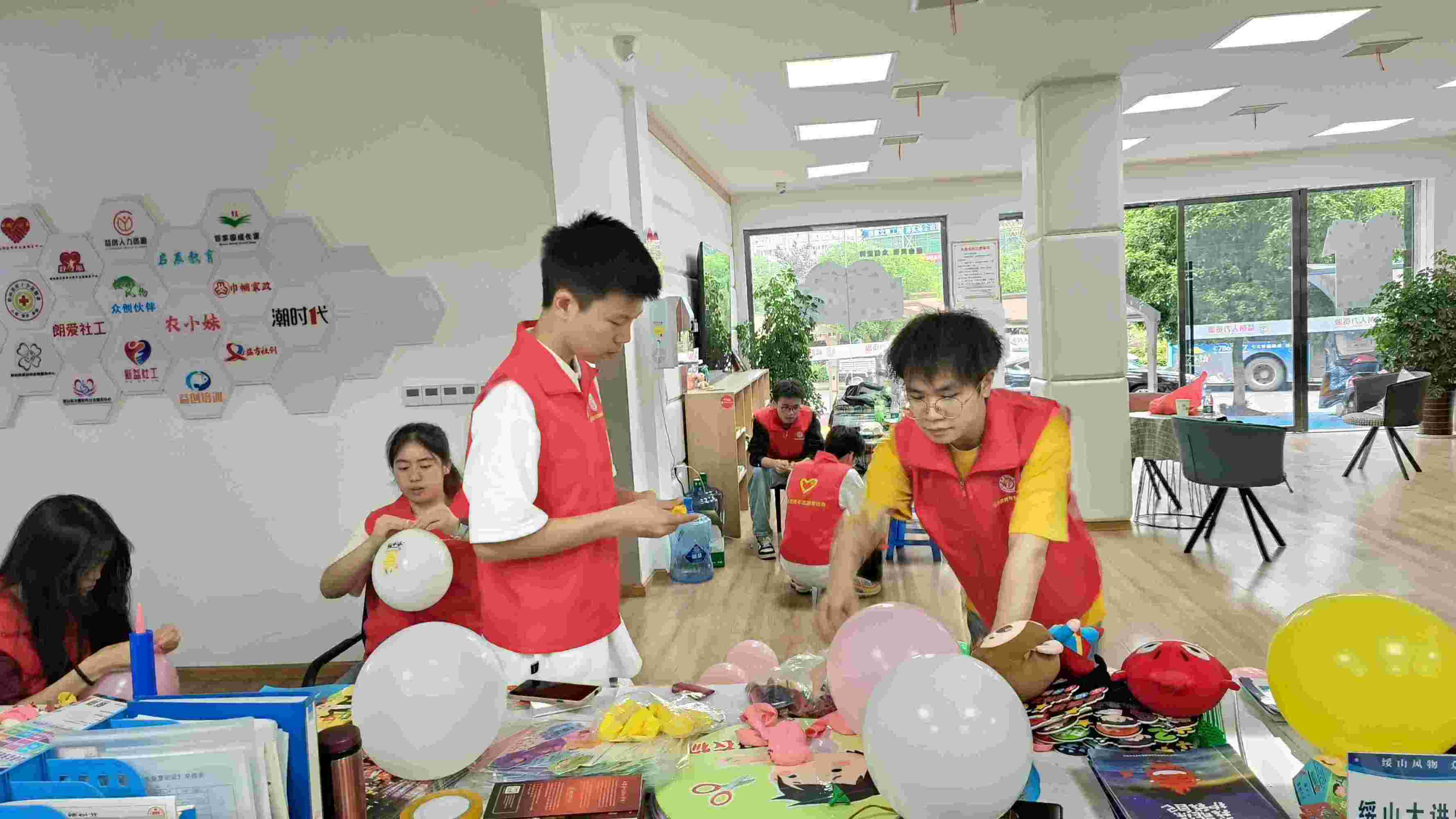 AYˣLʯʹW֮⣬־Ը֡ҡv_չAνYv