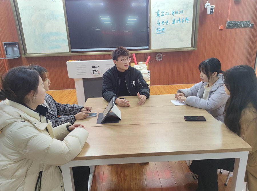 ŽW(xu)B͸nãӢZM(jn)˼l(f)չW(xu)M(jn)ӢZn˼о(du)_չ(hu)(sh)`(dng)