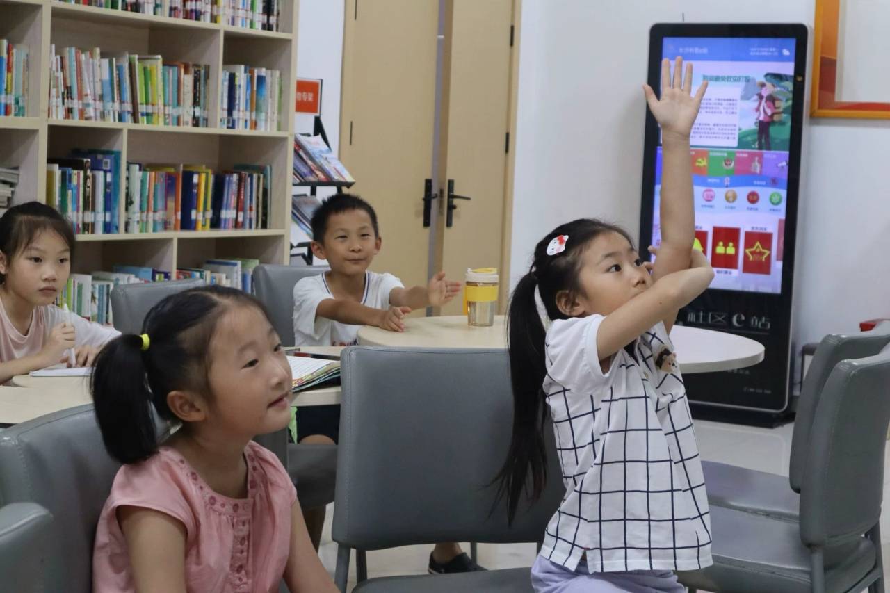 ώW(xu)ZW(xu)ԺL(zhng)ɳЌW(xu)^(q)(hu)(sh)`F(tun)_չɫn̻(dng)