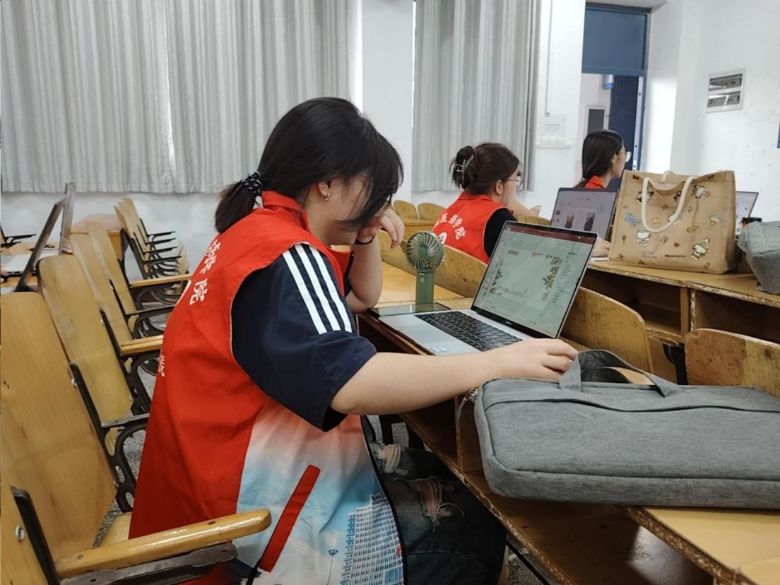  н`꠸ʯ֧ ʮͬУc֪R΢