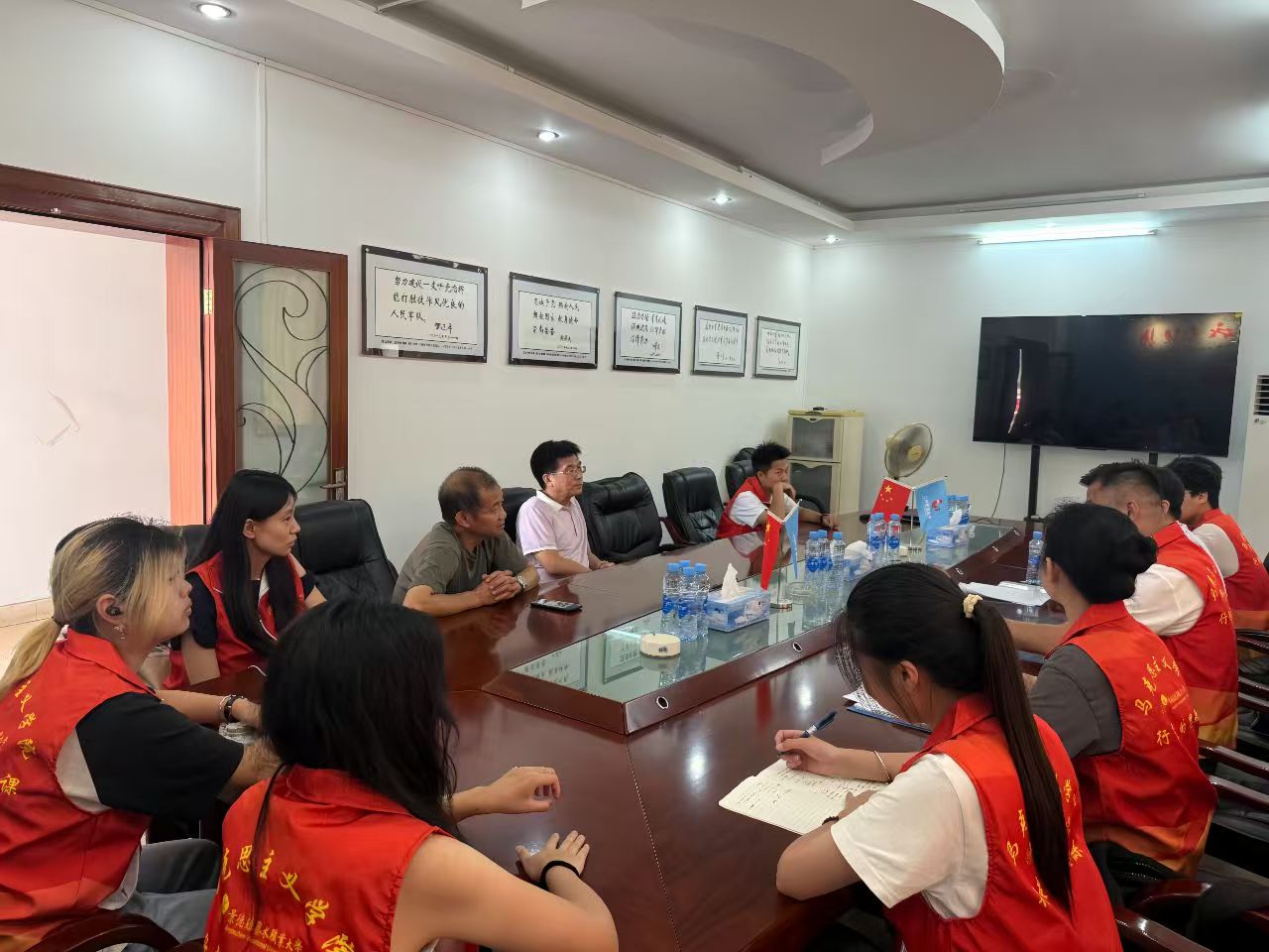 Vұ֮ӳ  tɫEZഺ(zhn)ˇg(sh)I(y)W(xu)Vұ֮С`һ_չ`