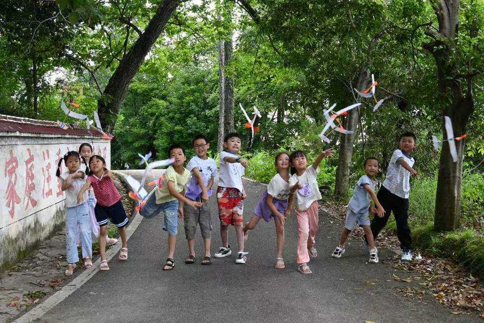 ǻ𡱈F꠵֧̻ӛM؂нഺA ϾպW