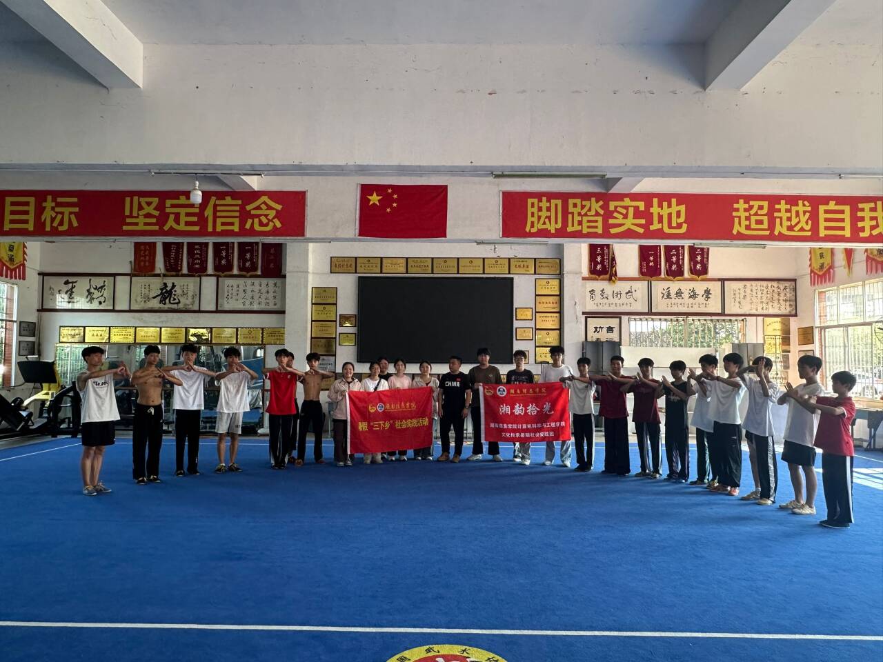 F꠳ɆTږ|W(xu)УcώW(xu)