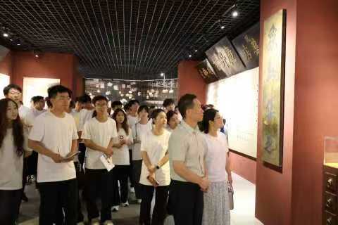 實踐隊員參觀中醫藥文化博物館