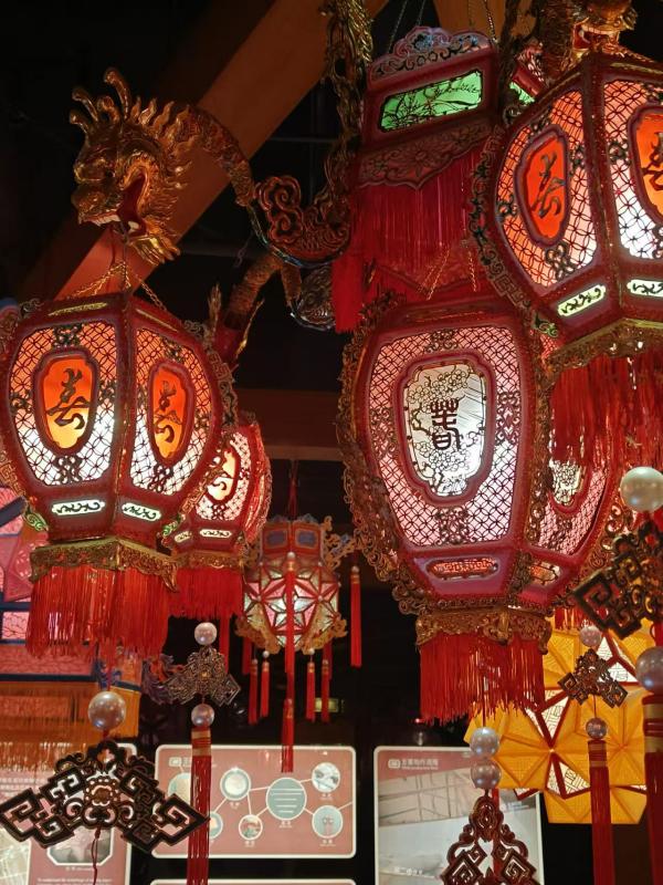 V|I(y)W(xu)ǧꡤͻ(du)̽Ȫݷ|(zh)Ļza(chn)^