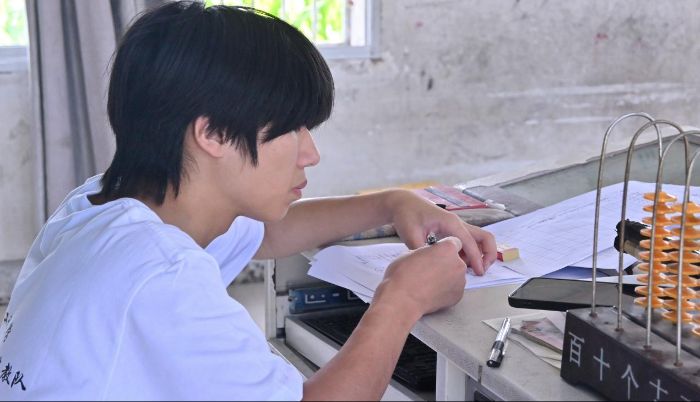 ���չ��̴�W��־�ഺ��֧����k�l�����gչ��ͯ���L�Ͷ�ʉ�