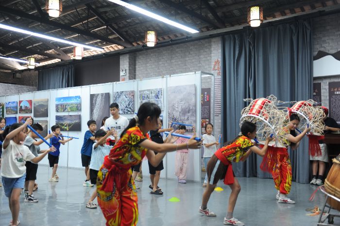 V|ƼW(xu)Ժʯ(zhn)ͯСvͻꠡl(xing)`ӡͯЂ} ഺ