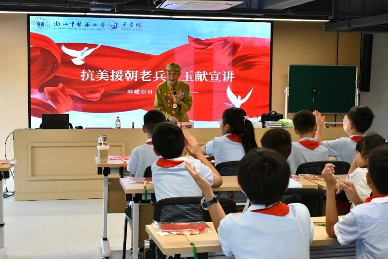 老戰士葉玉獻高歌《中國人民志愿軍戰歌》 楊婷婷攝