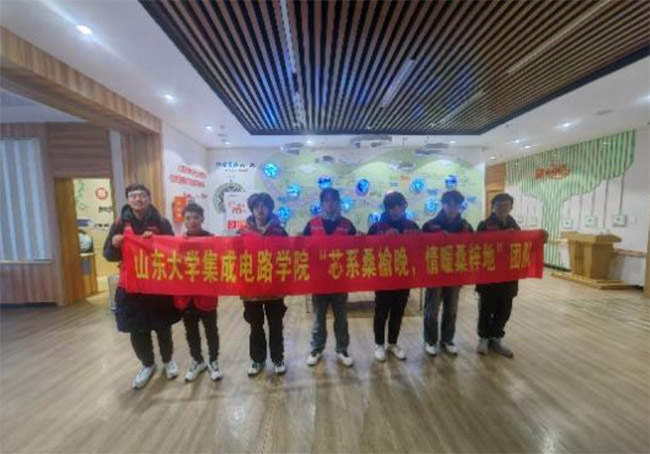 ഺϡǡУ־ԸM(jn)·ֵB(yng)Ϸ(w)_(ki)չƼ̌W(xu)