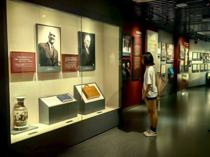 MϾ÷@´壬̽tɫZʳܴa