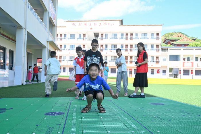 ͯ(mng)t(y)·ͬУ־Ը(w)(du)l(xing)僺ͯ옷(l)L(zhng)