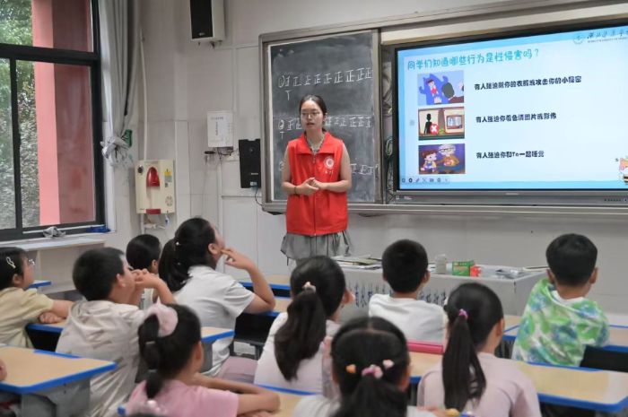 oͯ ۡͯУɿɉ־Ը_չͯԽռЄ