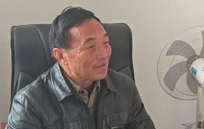 圖為南京師范大學(xué)“青衿戎語(yǔ)”對(duì)話團(tuán)成員采訪坦克兵退伍軍人。王昊供圖