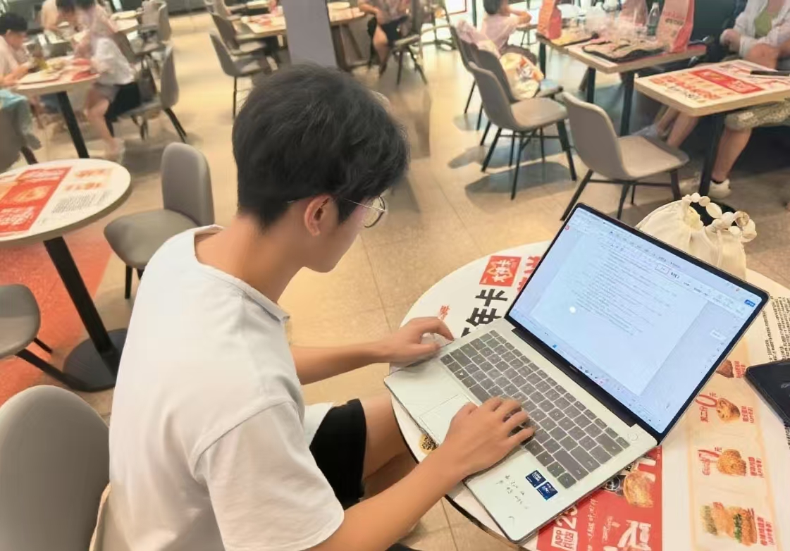 ϾӋW(xu)HW(xu)ԺP(yng)䧞Сꠣ(chung)ƽ\(yn)ĻwƬy}