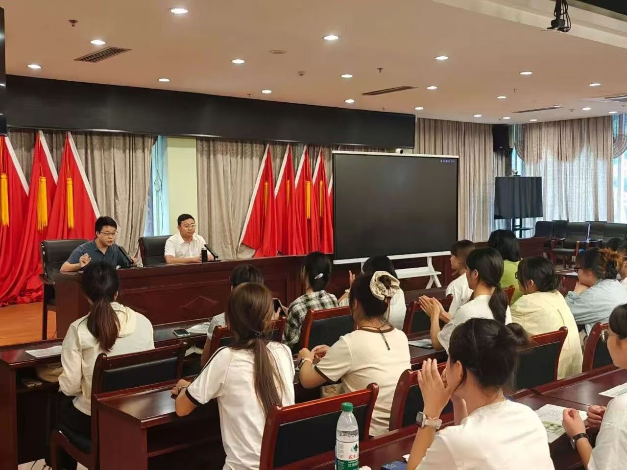 gvɽˮ顪ӛСࡱͬW־Ը