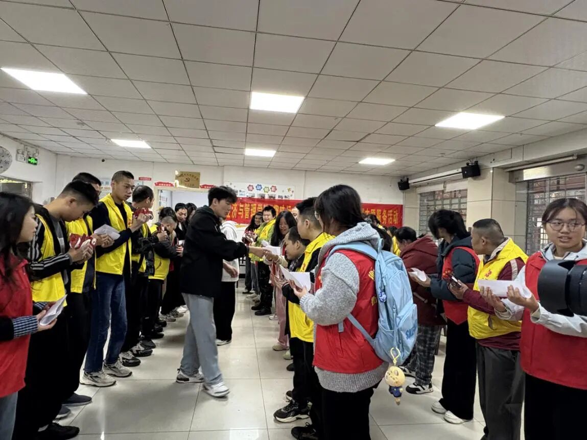 ⎟܌WԺ_չȤζ\ӂǰС